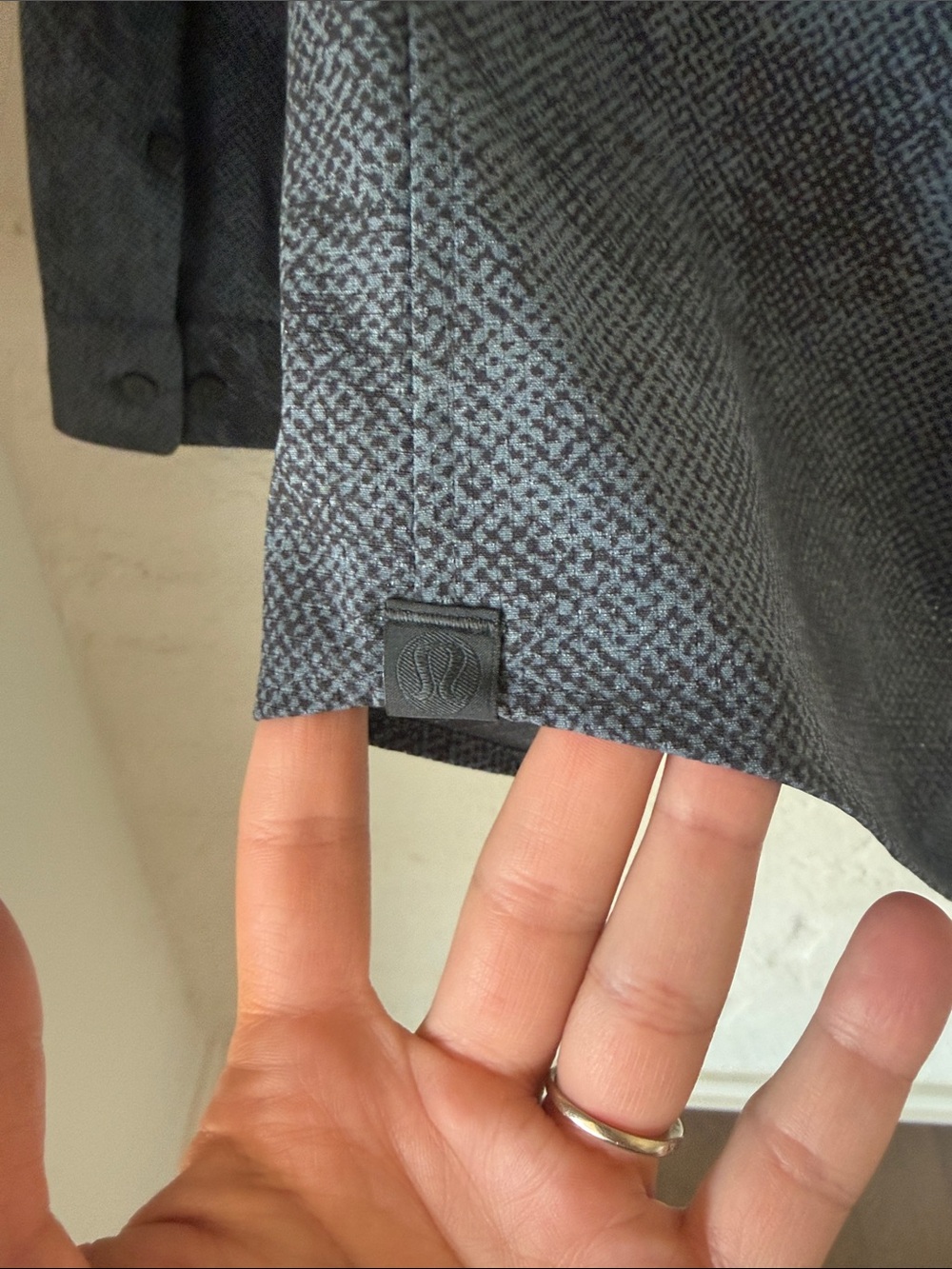 Men's Lululemon Athletica - XL- Airing Easy Long Sleeve Shirt Pixel Print - Picture 4 of 6